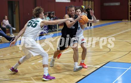 Basketball 2. Liga 2024/2025. Grunddurchgang 1. Runde. Woerthersee Piraten gegen Dornbirn Lions. Elvis Keric (Piraten),  Berk Mehmed, Pauls Miglinieks  (Dornbirn). Klagenfurt, am 28.9.2024.
Foto: Kuess


---
pressefotos, pressefotografie, kuess, qs, qspictures, sport, bild, bilder, bilddatenbank