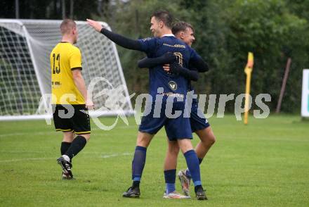 Fussball. 2. KLasse B. Faakersee 1b gegen Velden 1b.  Torjubel Marcel Guenther Kuster, Luca Horst Kopeinig  (Velden).  Faak, am 28.9.2024.
Foto: Kuess
www.qspictures.net
---
pressefotos, pressefotografie, kuess, qs, qspictures, sport, bild, bilder, bilddatenbank