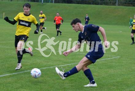 Fussball. 2. KLasse B. Faakersee 1b gegen Velden 1b.   Marvin Ungerboeck (Faakersee),   Alessandro Kiko (Velden).  Faak, am 28.9.2024.
Foto: Kuess
www.qspictures.net
---
pressefotos, pressefotografie, kuess, qs, qspictures, sport, bild, bilder, bilddatenbank