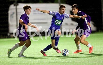 Fussball Kaerntner Liga. SK Austria Klagenfuer Amateure gegen Dellach.  Jakob Oberguggenberger,  Matteo Kitz (Klagenfurt),  Nermin Hasancevic (Dellach).  Klagenfurt, am 4.10.2024.
Foto: Kuess
www.qspictures.net
---
pressefotos, pressefotografie, kuess, qs, qspictures, sport, bild, bilder, bilddatenbank