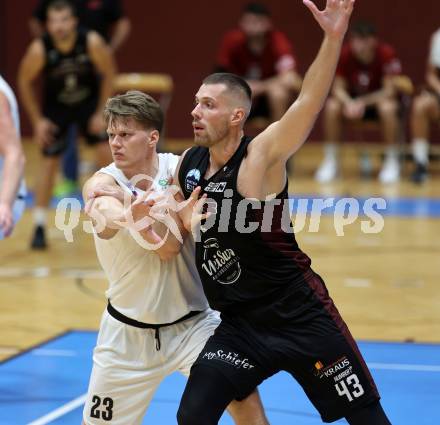 Basketball 2. Liga 2024/2025. Grunddurchgang 2. Runde. KOS Celovec gegen Mistelbach Mustangs. Aidin Artukovic (KOS),  Jakub Jokl (Mistelbach Mustangs). Klagenfurt, am 5.10.2024.
Foto: Kuess


---
pressefotos, pressefotografie, kuess, qs, qspictures, sport, bild, bilder, bilddatenbank