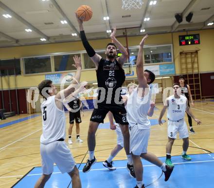 Basketball 2. Liga 2024/2025. Grunddurchgang 2. Runde. KOS Celovec gegen Mistelbach Mustangs.  Andi Smrtnik, Veljko Dena (KOS), Viktor Vasat  (Mistelbach Mustangs). Klagenfurt, am 5.10.2024.
Foto: Kuess


---
pressefotos, pressefotografie, kuess, qs, qspictures, sport, bild, bilder, bilddatenbank