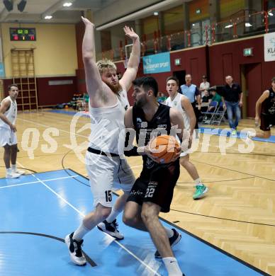 Basketball 2. Liga 2024/2025. Grunddurchgang 2. Runde. KOS Celovec gegen Mistelbach Mustangs. Andi Smrtnik (KOS),  Viktor Vasat (Mistelbach Mustangs). Klagenfurt, am 5.10.2024.
Foto: Kuess


---
pressefotos, pressefotografie, kuess, qs, qspictures, sport, bild, bilder, bilddatenbank