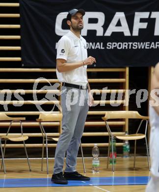 Basketball 2. Liga 2024/2025. Grunddurchgang 2. Runde. KOS Celovec gegen Mistelbach Mustangs. Trainer  Dalibor Cevriz (KOS),   Klagenfurt, am 5.10.2024.
Foto: Kuess


---
pressefotos, pressefotografie, kuess, qs, qspictures, sport, bild, bilder, bilddatenbank