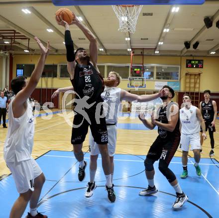 Basketball 2. Liga 2024/2025. Grunddurchgang 2. Runde. KOS Celovec gegen Mistelbach Mustangs. Oliver Kretschmer (KOS), Viktor Vasat  (Mistelbach Mustangs). Klagenfurt, am 5.10.2024.
Foto: Kuess


---
pressefotos, pressefotografie, kuess, qs, qspictures, sport, bild, bilder, bilddatenbank