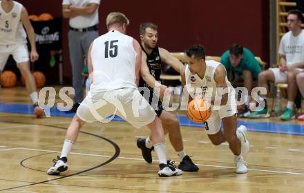 Basketball 2. Liga 2024/2025. Grunddurchgang 2. Runde. KOS Celovec gegen Mistelbach Mustangs. Mauro Gerszke,  Oliver Kretschmer (KOS),  Jan Kozina  (Mistelbach Mustangs). Klagenfurt, am 5.10.2024.
Foto: Kuess


---
pressefotos, pressefotografie, kuess, qs, qspictures, sport, bild, bilder, bilddatenbank