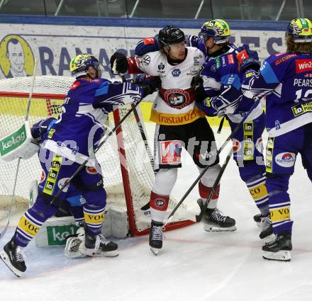 Eishockey ICE Bundesliga. VSV gegen Pioneers Vorarlberg. Thomas Vallant, Philipp Lindner, Chase Pearson  (VSV), Oliver Cooper (Vorarlberg). Villach, am 11.10.2024.
Foto: Kuess
---
pressefotos, pressefotografie, kuess, qs, qspictures, sport, bild, bilder, bilddatenbank