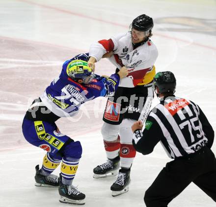 Eishockey ICE Bundesliga. VSV gegen Pioneers Vorarlberg. Philipp Lindner (VSV), Oliver Cooper (Vorarlberg). Villach, am 11.10.2024.
Foto: Kuess
---
pressefotos, pressefotografie, kuess, qs, qspictures, sport, bild, bilder, bilddatenbank