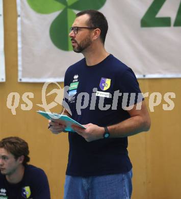 Volleyball CEV Cup. SK Sich/Dob gegen Lausanne. Trainer Lucio Antonio Oro  (Aich/Dob). Bleiburg, am 9.10.2024.
Foto: Kuess
---
pressefotos, pressefotografie, kuess, qs, qspictures, sport, bild, bilder, bilddatenbank