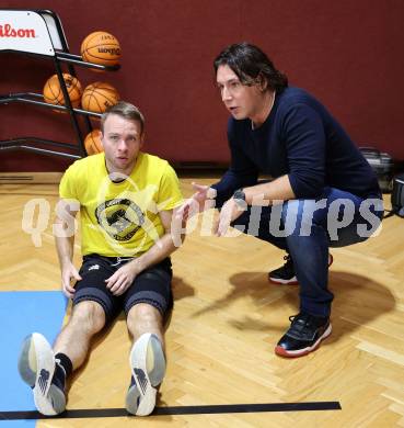 Basketball 2. Liga 2024/2025. Grunddurchgang 3. Runde. Woerthersee Piraten gegen Raiders Tirol.  Tim Huber, Trainer und Klubmanager Andreas Kuttnig (Piraten).  Klagenfurt, am 12.10.2024.
Foto: Kuess


---
pressefotos, pressefotografie, kuess, qs, qspictures, sport, bild, bilder, bilddatenbank