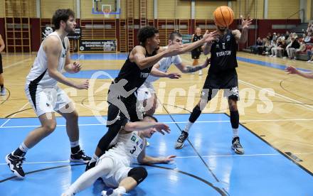 Basketball 2. Bundesliga 2024/25. Grunddurchgang 3. Runde.. WÃ¶rthersee Piraten gegen  Raiders Tirol. Marcus Holyfield, Shawn L. Ray (Piraten), Edgars Kaufmanis (Tirol).  Klagenfurt, am 12.10.2024.
Foto: Kuess
---
pressefotos, pressefotografie, kuess, qs, qspictures, sport, bild, bilder, bilddatenbank