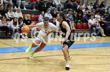 Basketball 2. Bundesliga 2024/25. Grunddurchgang 3. Runde.. Woerthersee Piraten gegen  Raiders Tirol. Jan-Arne Apschner (Piraten), Leon Marcikic (Tirol).  Klagenfurt, am 12.10.2024.
Foto: Kuess
---
pressefotos, pressefotografie, kuess, qs, qspictures, sport, bild, bilder, bilddatenbank