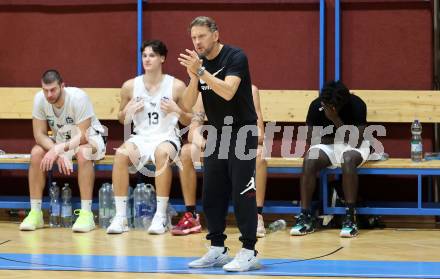 Basketball 2. Liga 2024/2025. Grunddurchgang 3. Runde. Woerthersee Piraten gegen Raiders Tirol. Trainer Amir Medinov  (Tirol). Klagenfurt, am 12.10.2024.
Foto: Kuess
---
pressefotos, pressefotografie, kuess, qs, qspictures, sport, bild, bilder, bilddatenbank