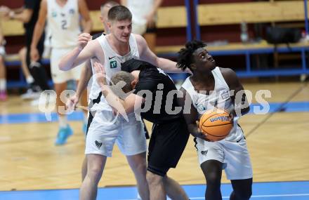 Basketball 2. Bundesliga 2024/25. Grunddurchgang 3. Runde.. Woerthersee Piraten gegen  Raiders Tirol. Tim Huber (Piraten), Dennis Acheampong, Moritz Hoelzer  (Tirol).  Klagenfurt, am 12.10.2024.
Foto: Kuess
---
pressefotos, pressefotografie, kuess, qs, qspictures, sport, bild, bilder, bilddatenbank