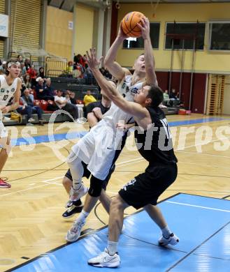 Basketball 2. Liga 2024/2025. Grunddurchgang 3. Runde. Woerthersee Piraten gegen Raiders Tirol.  Jan-Arne Apschner (Piraten),  Edgars Kaufmanis (Tirol). Klagenfurt, am 12.10.2024.
Foto: Kuess


---
pressefotos, pressefotografie, kuess, qs, qspictures, sport, bild, bilder, bilddatenbank