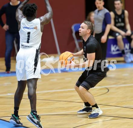 Basketball 2. Bundesliga 2024/25. Grunddurchgang 3. Runde.. Woerthersee Piraten gegen  Raiders Tirol. Tim Huber (Piraten), Dennis Acheampong  (Tirol).  Klagenfurt, am 12.10.2024.
Foto: Kuess
---
pressefotos, pressefotografie, kuess, qs, qspictures, sport, bild, bilder, bilddatenbank