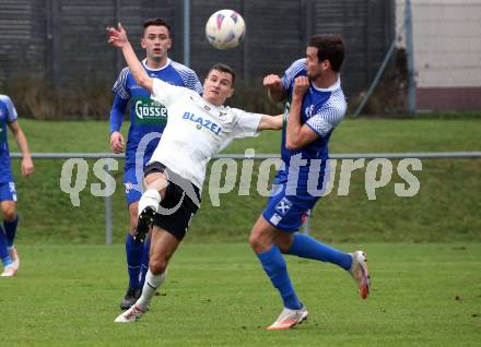 Fussball KÃ¤rntner Liga. Bleiburg gegen Dellach/Gail.  Aljaz Storman (Bleiburg),   Saso Kovacevic (Dellach).  Bleiburg, am 19.10.2024.
Foto: Kuess
---
pressefotos, pressefotografie, kuess, qs, qspictures, sport, bild, bilder, bilddatenbank