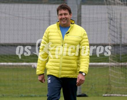 Fussball KÃ¤rntner Liga. Bleiburg gegen Dellach/Gail.  Trainer Wolfgang Wilscher (Dellach).  Bleiburg, am 19.10.2024.
Foto: Kuess
---
pressefotos, pressefotografie, kuess, qs, qspictures, sport, bild, bilder, bilddatenbank