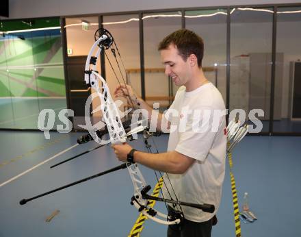 25 JahreKaernten Sport. Stefan Heincz (Bogenschiessen). Klagenfurt, 17.10.2024.
Foto: Kuess
www.qspictures.net
---
pressefotos, pressefotografie, kuess, qs, qspictures, sport, bild, bilder, bilddatenbank