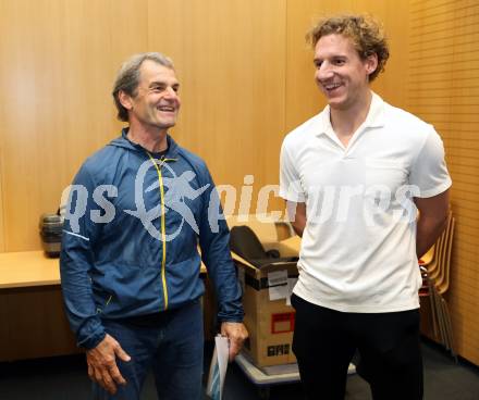 Spitzensport und Studium. Thomas Brandauer, Philipp Lindner (Eishockey). Klagenfurt, am 16.10.2024.
Foto: Kuess
www.qspictures.net
---
pressefotos, pressefotografie, kuess, qs, qspictures, sport, bild, bilder, bilddatenbank