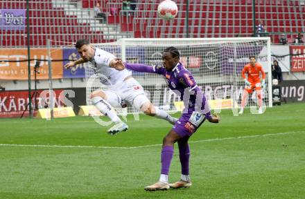 Fussball Bundesliga.  SK Austria Klagenfurt gegen Austria Wien . Dikeni-Rafid Salifou  (Klagenfurt),  Aleksandar Dragovic,  (Wien). Klagenfurt, am 20.10.2024.
Foto: Kuess
www.qspictures.net
---
pressefotos, pressefotografie, kuess, qs, qspictures, sport, bild, bilder, bilddatenbank