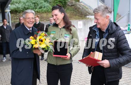 Rudern. Ehrung Magdalena und Katharina Lobnig. LH Peter Kaiser, Katharina Lobnig, Arno Arthofer. . Voelkermarkt, am 19.10.2024.
Foto: Kuess
---
pressefotos, pressefotografie, kuess, qs, qspictures, sport, bild, bilder, bilddatenbank