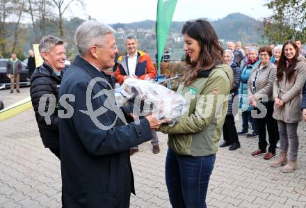 Rudern. Ehrung Magdalena und Katharina Lobnig. LH Peter Kaiser, Magdalena Lobnig, LH Peter Kaiser. Voelkermarkt, am 19.10.2024.
Foto: Kuess
---
pressefotos, pressefotografie, kuess, qs, qspictures, sport, bild, bilder, bilddatenbank