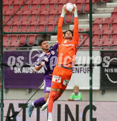 Fussball Bundesliga.  SK Austria Klagenfurt gegen Austria Wien .  David Toshevski,  (Klagenfurt),  Samuel Sahin-Radlinger (Wien). Klagenfurt, am 20.10.2024.
Foto: Kuess
www.qspictures.net
---
pressefotos, pressefotografie, kuess, qs, qspictures, sport, bild, bilder, bilddatenbank