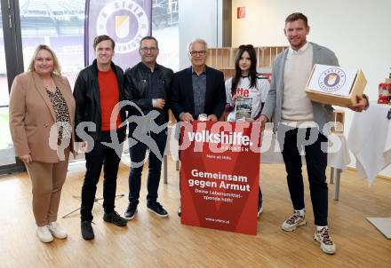 Fussball Bundesliga.  SK Austria Klagenfurt gegen Austria Wien .  Volkshilfe, Franz Petritz, Ewald Wiedenbauer, Peer Jaekel. Klagenfurt, am 20.10.2024.
Foto: Kuess
www.qspictures.net
---
pressefotos, pressefotografie, kuess, qs, qspictures, sport, bild, bilder, bilddatenbank