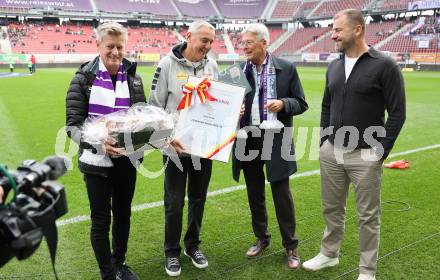 Fussball Bundesliga.  SK Austria Klagenfurt gegen Austria Wien .   Arno Arthofer, Trainer Peter Pacult, LH Peter Kaiser, Zeljko Karajica (Klagenfurt). Klagenfurt, am 20.10.2024.
Foto: Kuess
www.qspictures.net
---
pressefotos, pressefotografie, kuess, qs, qspictures, sport, bild, bilder, bilddatenbank