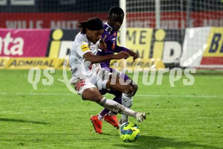 Fussball OEFB Cup. WAC gegen SK Austria Klagenfurt. Thierno Ballo  (WAC), Solomon Bonnah  (Austria Klagenfurt). Wolfsberg, am 30.10.2024.
Foto: Kuess
www.qspictures.net
---
pressefotos, pressefotografie, kuess, qs, qspictures, sport, bild, bilder, bilddatenbank