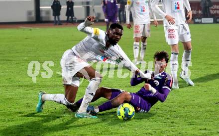 Fussball OEFB Cup. WAC gegen SK Austria Klagenfurt. Chibuike Godfrey Nwaiwu  (WAC), Philipp Wydra   (Austria Klagenfurt). Wolfsberg, am 30.10.2024.
Foto: Kuess
www.qspictures.net
---
pressefotos, pressefotografie, kuess, qs, qspictures, sport, bild, bilder, bilddatenbank