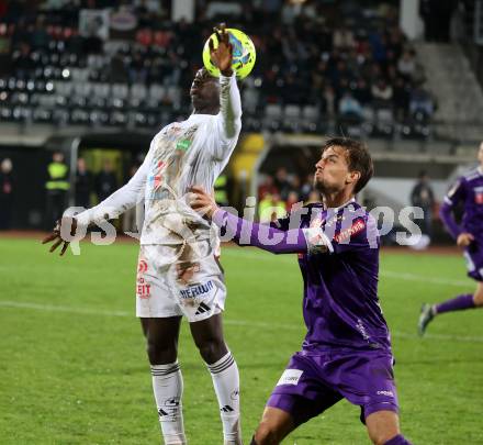 Fussball OEFB Cup. WAC gegen SK Austria Klagenfurt. Sankara William Karamoko (WAC), Thorsten Mahrer (Austria Klagenfurt). Wolfsberg, am 30.10.2024.
Foto: Kuess
---
pressefotos, pressefotografie, kuess, qs, qspictures, sport, bild, bilder, bilddatenbank