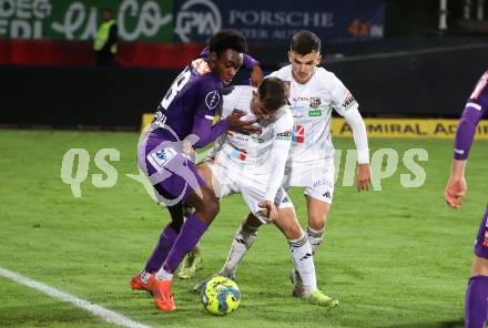 Fussball OEFB Cup. WAC gegen SK Austria Klagenfurt. Ervin Omic, Adis Jasic  (WAC), Dikeni-Rafid Salifou (Austria Klagenfurt). Wolfsberg, am 30.10.2024.
Foto: Kuess
---
pressefotos, pressefotografie, kuess, qs, qspictures, sport, bild, bilder, bilddatenbank