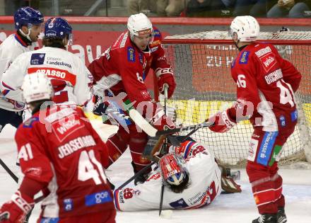 Eishockey Bundesliga. KAC gegen Innsbruck. Nicholas Eric Petersen (KAC), Evan Buitenhuis (Innsbruck). Klagenfurt, am 1.11.2024.
Foto: Kuess
---
pressefotos, pressefotografie, kuess, qs, qspictures, sport, bild, bilder, bilddatenbank