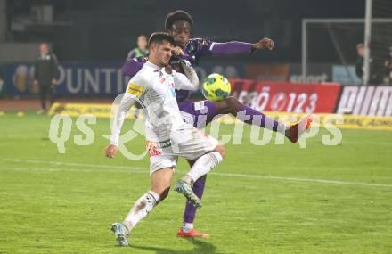 Fussball OEFB Cup. WAC gegen SK Austria Klagenfurt. Dejan Zukic  (WAC), Dikeni-Rafid Salifou (Austria Klagenfurt). Wolfsberg, am 30.10.2024.
Foto: Kuess
---
pressefotos, pressefotografie, kuess, qs, qspictures, sport, bild, bilder, bilddatenbank