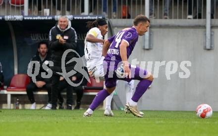 Fussball Bundesliga.  Austria Klagenfurt gegen WAC.  Christopher Wernitznig,  (Austria Klagenfurt), Thierno Ballo  (WAC). Klagenfurt, am 3.11.2024.
Foto: Kuess
www.qspictures.net
---
pressefotos, pressefotografie, kuess, qs, qspictures, sport, bild, bilder, bilddatenbank