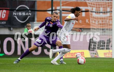 Fussball Bundesliga.  Austria Klagenfurt gegen WAC.  Niklas Szerencsi,  (Austria Klagenfurt), Thierno Ballo  (WAC). Klagenfurt, am 3.11.2024.
Foto: Kuess
www.qspictures.net
---
pressefotos, pressefotografie, kuess, qs, qspictures, sport, bild, bilder, bilddatenbank