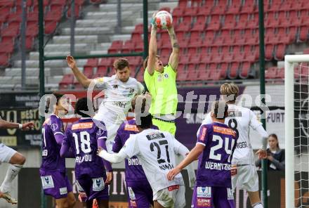 Fussball Bundesliga.  Austria Klagenfurt gegen WAC. Simon Spari,  (Austria Klagenfurt), Dominik Baumgartner   (WAC). Klagenfurt, am 3.11.2024.
Foto: Kuess
www.qspictures.net
---
pressefotos, pressefotografie, kuess, qs, qspictures, sport, bild, bilder, bilddatenbank