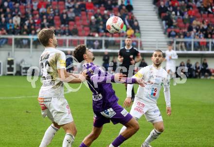 Fussball Bundesliga.  Austria Klagenfurt gegen WAC.  Ben Bobbie,  (Austria Klagenfurt), Dominik Baumgartner, Sandro Altunashvili  (WAC). Klagenfurt, am 3.11.2024.
Foto: Kuess
www.qspictures.net
---
pressefotos, pressefotografie, kuess, qs, qspictures, sport, bild, bilder, bilddatenbank