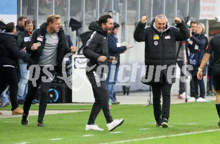 Fussball Bundesliga.  Austria Klagenfurt gegen WAC.  Jubel Trainer Peter Pacult, Sandro Zakany, Co-Trainer Martin Lassnig (Austria Klagenfurt).  Klagenfurt, am 3.11.2024.
Foto: Kuess
www.qspictures.net
---
pressefotos, pressefotografie, kuess, qs, qspictures, sport, bild, bilder, bilddatenbank