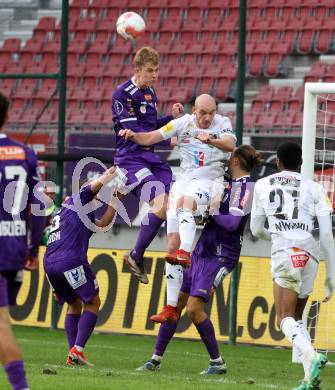 Fussball Bundesliga.  Austria Klagenfurt gegen WAC.  Nicolas Binder, (Austria Klagenfurt), Nicolas Wimmer   (WAC). Klagenfurt, am 3.11.2024.
Foto: Kuess
www.qspictures.net
---
pressefotos, pressefotografie, kuess, qs, qspictures, sport, bild, bilder, bilddatenbank