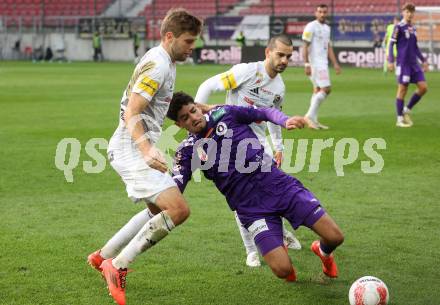 Fussball Bundesliga.  Austria Klagenfurt gegen WAC.  Ben Bobzien, (Austria Klagenfurt), Dominik Baumgartner, Sandro Altunashvili   (WAC). Klagenfurt, am 3.11.2024.
Foto: Kuess
www.qspictures.net
---
pressefotos, pressefotografie, kuess, qs, qspictures, sport, bild, bilder, bilddatenbank