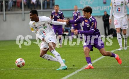 Fussball Bundesliga.  Austria Klagenfurt gegen WAC.  Ben Bobzien,  (Austria Klagenfurt),  Chibuike Godfrey Nwaiwu (WAC). Klagenfurt, am 3.11.2024.
Foto: Kuess
www.qspictures.net
---
pressefotos, pressefotografie, kuess, qs, qspictures, sport, bild, bilder, bilddatenbank