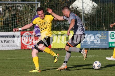 Fussball 1. Klasse D. Griffen gegen Bad St. Leonhard.  Manuel Konegger  (Griffen),   Marcel Rene Pfennich (Bad St. Leonhard). Griffen, am 2.11.2024.
Foto: Kuess
www.qspictures.net
---
pressefotos, pressefotografie, kuess, qs, qspictures, sport, bild, bilder, bilddatenbank