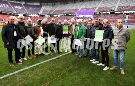 Fussball Bundesliga. SK Austria Klagenfurt gegen WAC.. Austria Klagenfurt Legenden. Martin Mutz, Arno Arthofer, LH Peter Kaiser. Klagenfurt, am 3.11.2024
Foto: Kuess
---
pressefotos, pressefotografie, kuess, qs, qspictures, sport, bild, bilder, bilddatenbank