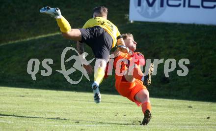 Fussball 1. Klasse D. Griffen gegen Bad St. Leonhard.  Pascal Werner Bierbaumer  (Griffen),   Lukas Joham (Bad St. Leonhard). Griffen, am 2.11.2024.
Foto: Kuess
www.qspictures.net
---
pressefotos, pressefotografie, kuess, qs, qspictures, sport, bild, bilder, bilddatenbank