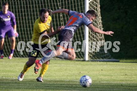 Fussball 1. Klasse D. Griffen gegen Bad St. Leonhard.   Gabriel Martin Ehrlich (Griffen),  Andreas Steinkellner  (Bad St. Leonhard). Griffen, am 2.11.2024.
Foto: Kuess
www.qspictures.net
---
pressefotos, pressefotografie, kuess, qs, qspictures, sport, bild, bilder, bilddatenbank