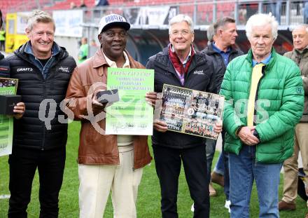 Fussball Bundesliga. SK Austria Klagenfurt gegen WAC.. Austria Klagenfurt Legenden. Arno Arthofer, Kasim Ramadhani, LH Peter Kaiser, Alois Jagodic. Klagenfurt, am 3.11.2024
Foto: Kuess
---
pressefotos, pressefotografie, kuess, qs, qspictures, sport, bild, bilder, bilddatenbank