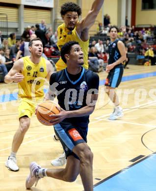 Basketball 2. Liga 2024/2025. Grunddurchgang 7. Runde. Woerthersee Piraten gegen Vienna Timberwolves. Marcus Holyfield  (Piraten),  Jamie Ikem Onyemaechi (Vienna). Klagenfurt, am 9.11.2024.
Foto: Kuess


---
pressefotos, pressefotografie, kuess, qs, qspictures, sport, bild, bilder, bilddatenbank